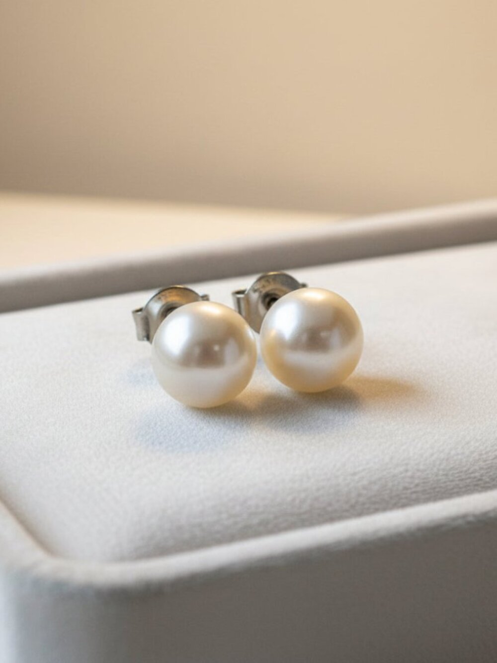 VINTAGE PEARL STERLING SILVER STUD EARRINGS Hallmarked 925 SU CH - Classic!